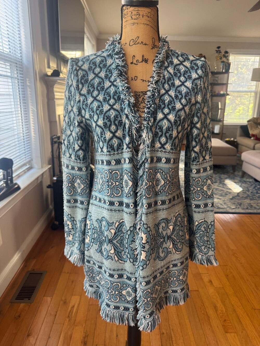 ST JOHN SPORT WOOL BLEND ORNATE PRINT CARDIGAN SZE SMALL (JO100